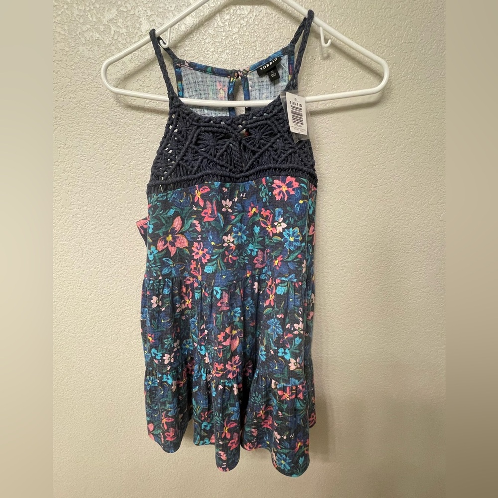 NWT — Torrid — floral tank with crochet neck — size 0 (L) — grey / floral
